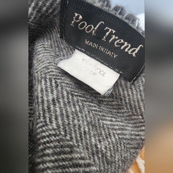Pool Trend 100% wool Scarf - Picture 4 of 6